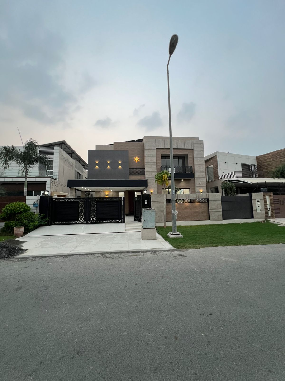 1 Kanal Ultra Luxury House for Sale DHA Phase 5, Lahore